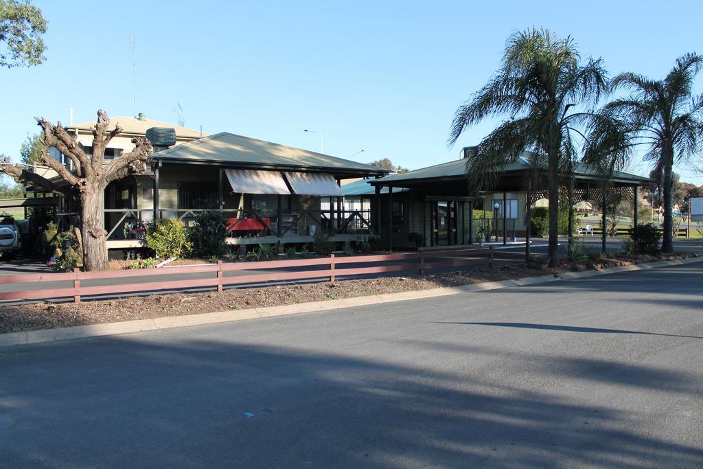 Lake Forbes Motel Exterior foto
