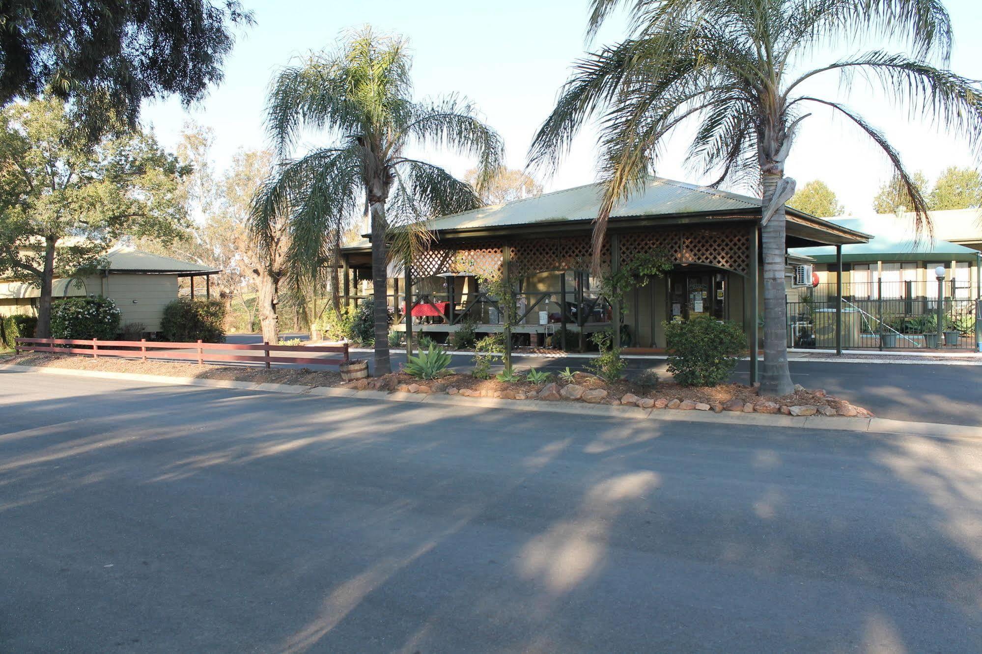 Lake Forbes Motel Exterior foto
